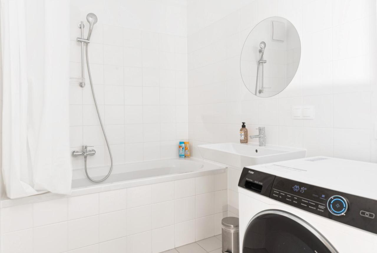 Whats-App Self-Check-In - 1Br Apartment, Near Airport,15 Min To Center Vienna Exterior photo