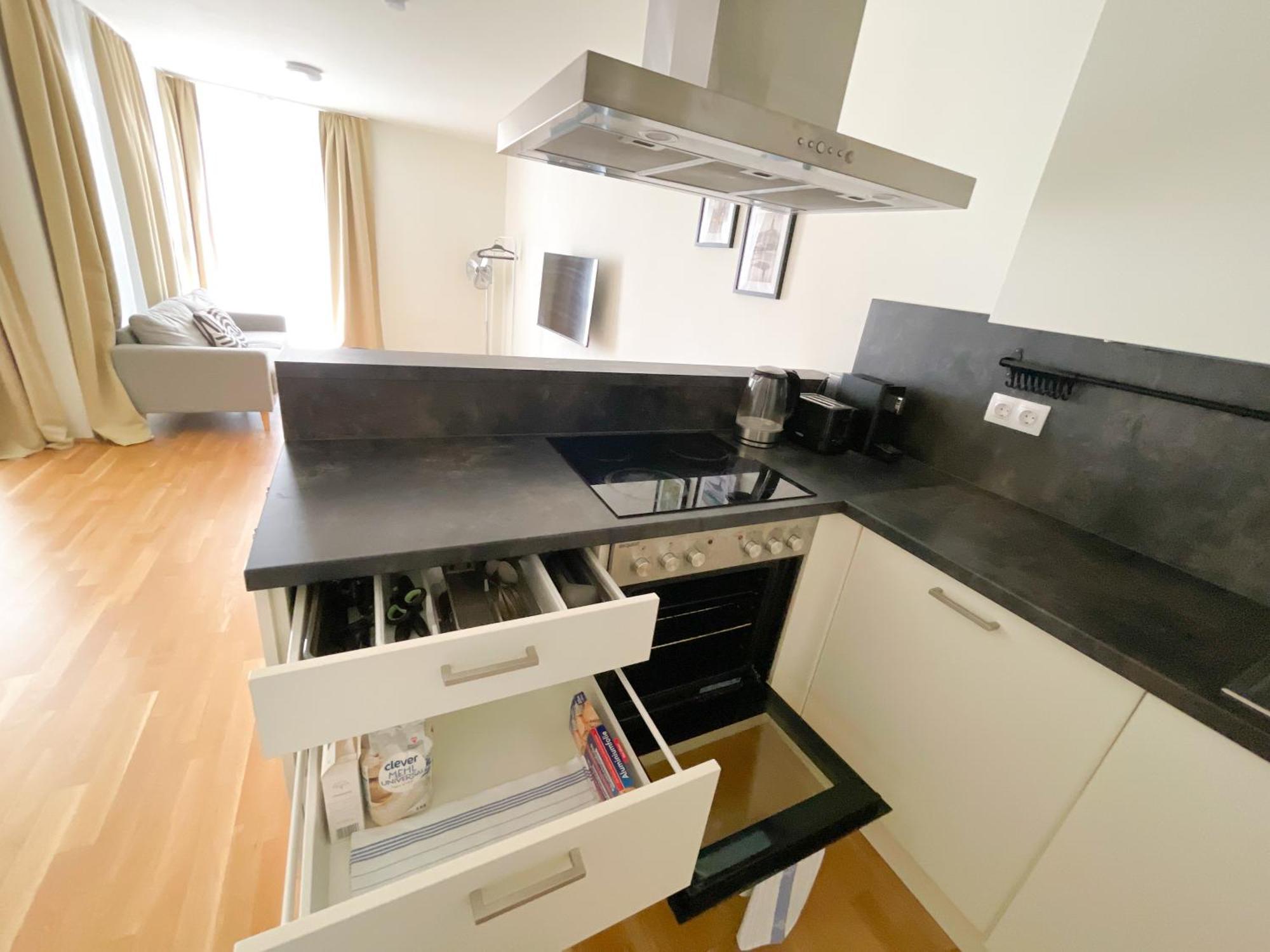 Whats-App Self-Check-In - 1Br Apartment, Near Airport,15 Min To Center Vienna Room photo