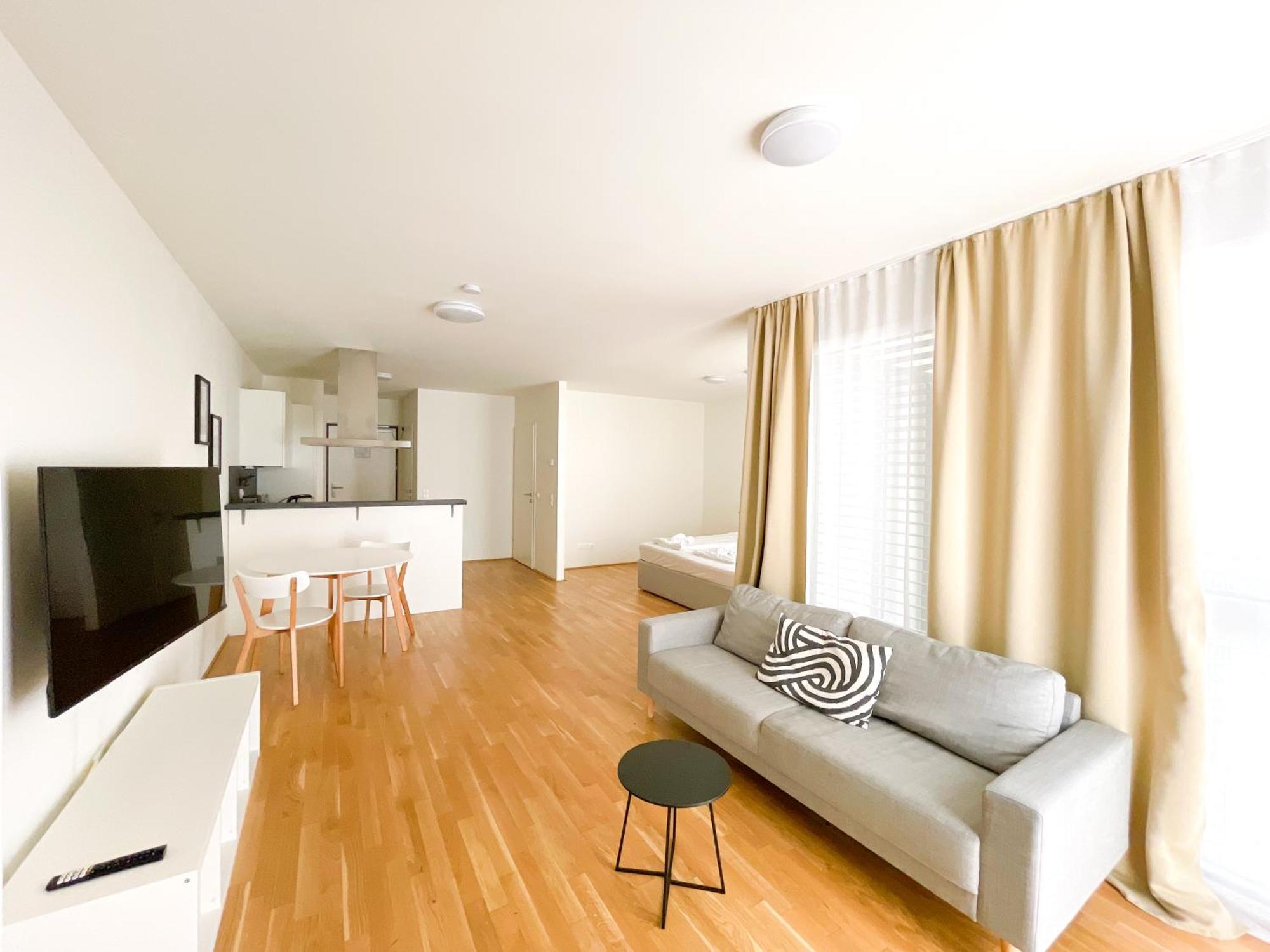 Whats-App Self-Check-In - 1Br Apartment, Near Airport,15 Min To Center Vienna Room photo