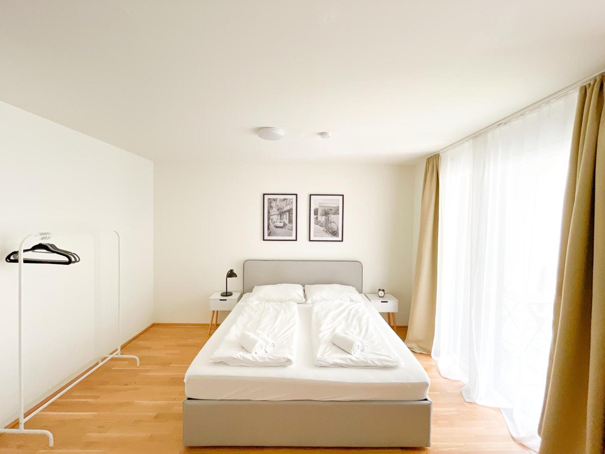 Whats-App Self-Check-In - 1Br Apartment, Near Airport,15 Min To Center Vienna Room photo